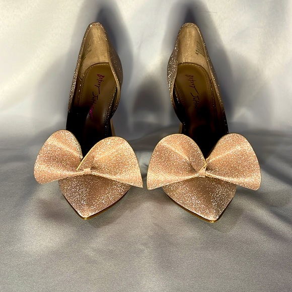 BETSEY JOHNSON ROSE GOLD HEELS ✨✨✨ - Picture 3 of 12